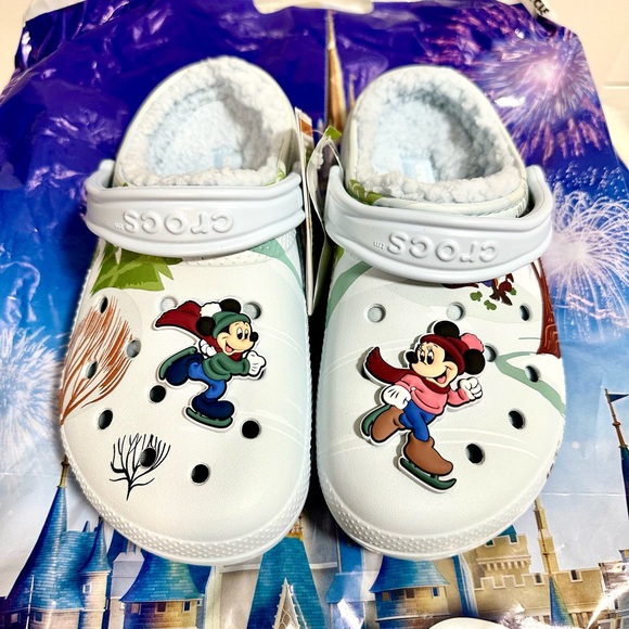 NEW Disney Mickey Mouse and Friends Christmas Holiday Homestead Collection Crocs - Picture 4 of 9